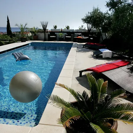 Apartment Pool Diana *