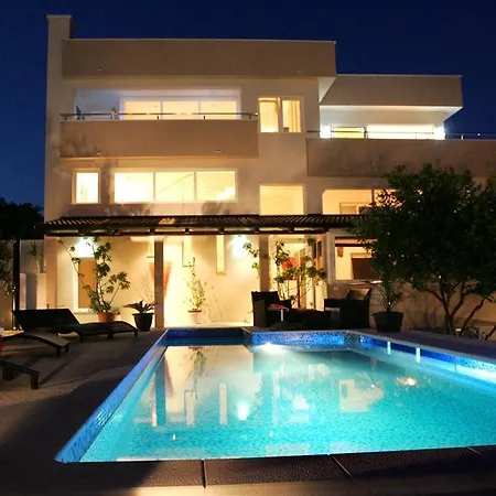 Pool Diana Trogir