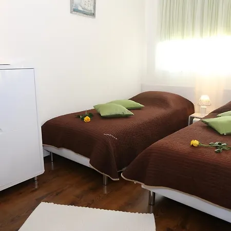 Apartment Pool Diana Trogir